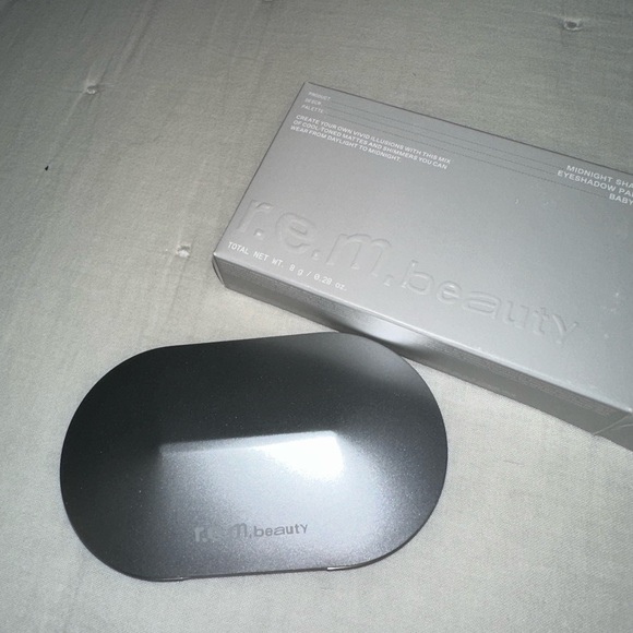 R.E.M Beauty palette - Picture 5 of 7